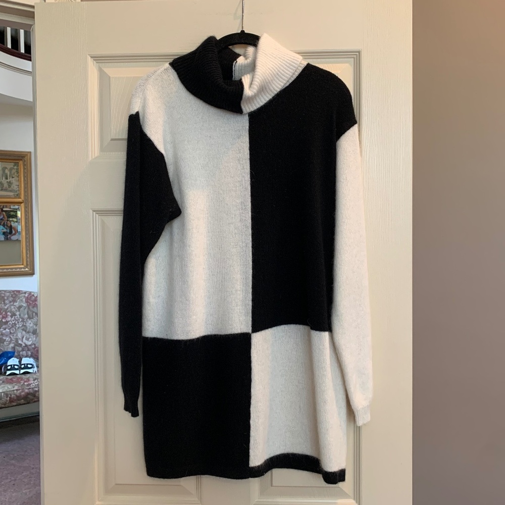 Studio Michelle Stuart Black/Cream Long Cowl Neck Sweater sz S
